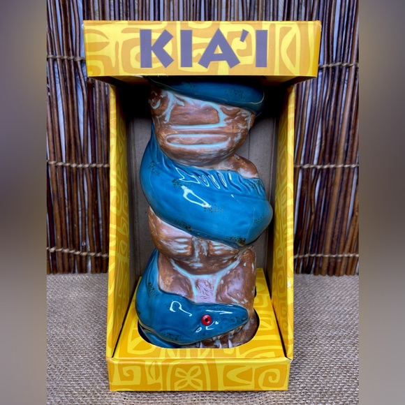 Trader Vic's 2023 Kiai Tiki Mug Shima Ceramics Hawaiian Blue Moray Eel - Picture 14 of 14